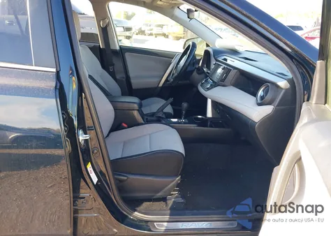 2017 Toyota Rav4 Xle z USA, uszkodzony, nr VIN JTMRFREV9HD204816